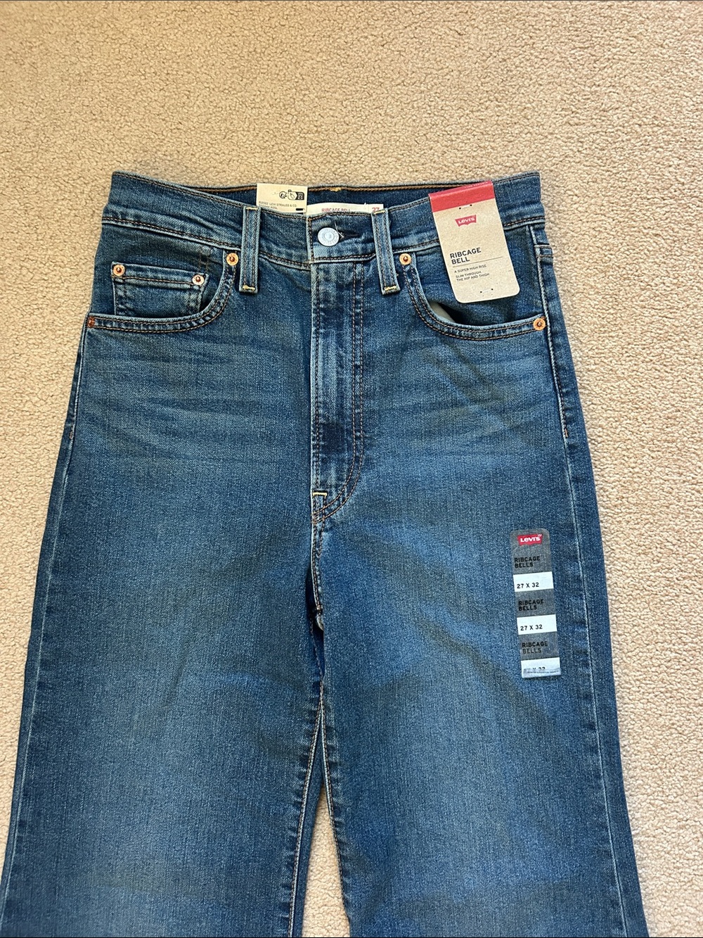 NWT Levi’s rib cage bell jeans - Picture 2 of 4